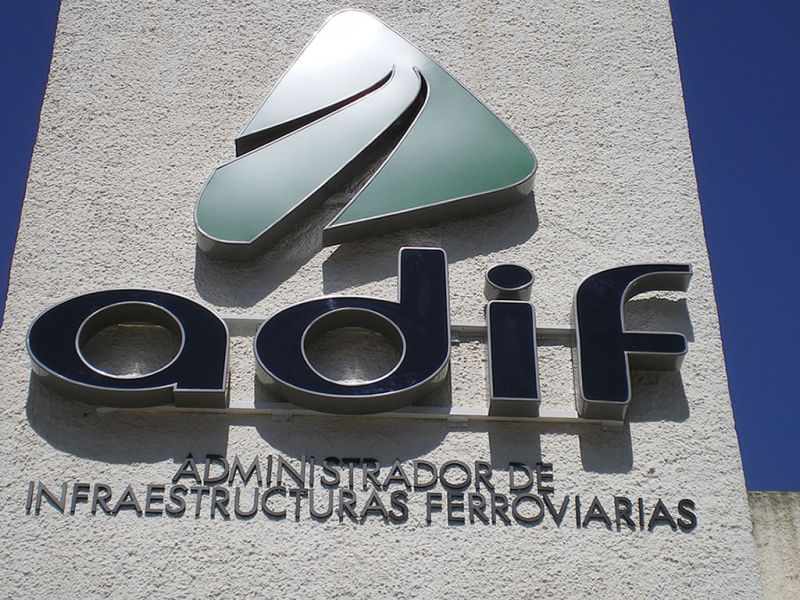 Adif saca a concurso su suministro de gasóleo para 2015 por 73 millones de euros