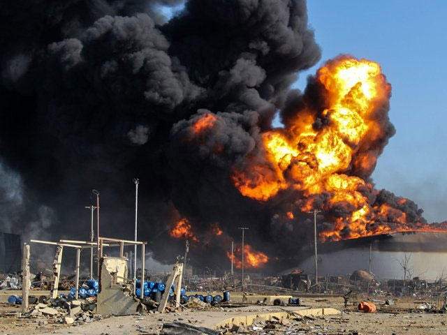 Incendio en puerto petrolero en Libia