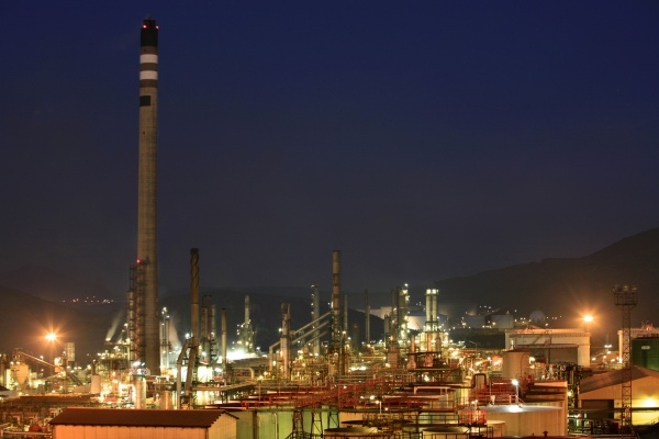 Irán estrena refinería con la que alcanza la autosuficiencia de gasolina