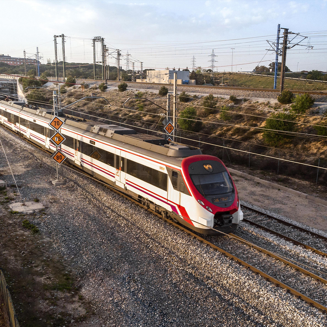 Renfe impulsa la energía limpia y económica para sus trenes con un ambicioso proyecto fotovoltaico