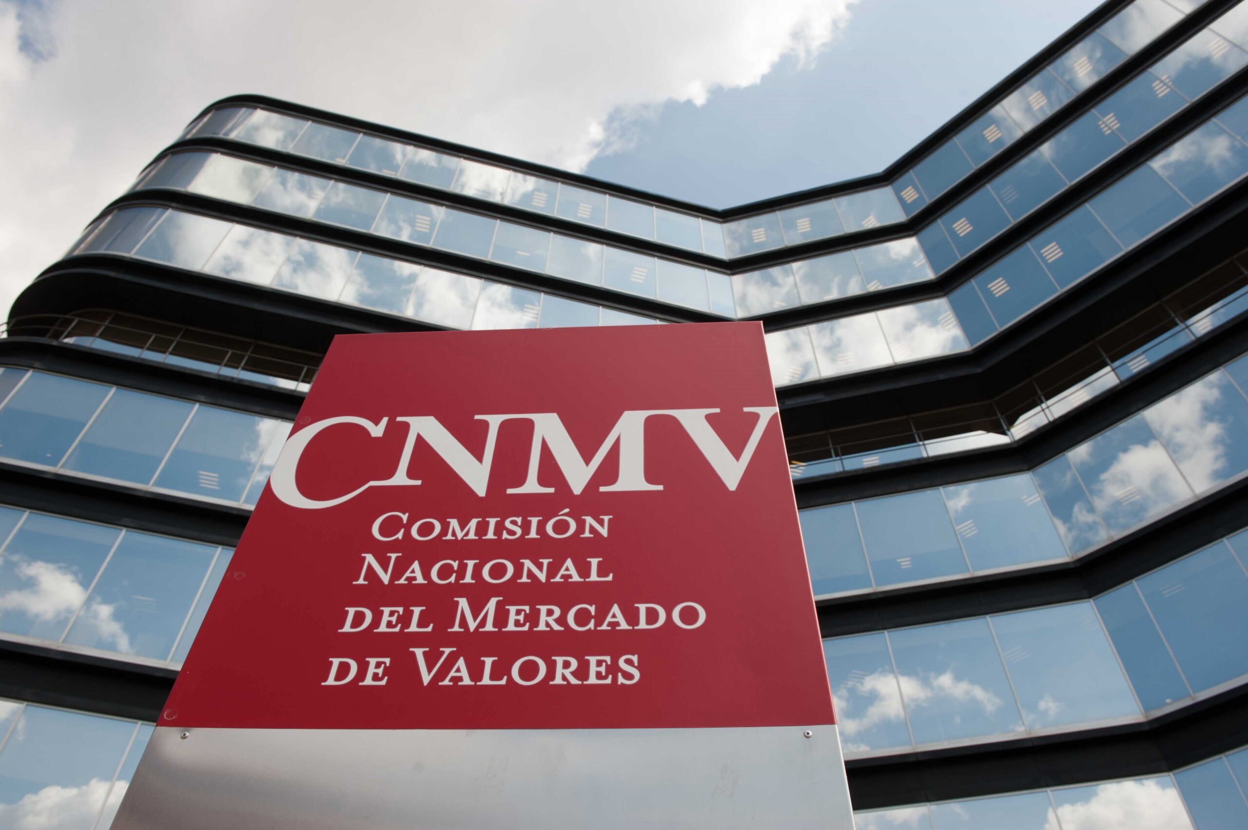 La CNMV da luz verde a la auto-opa de Naturgy para su consideración.